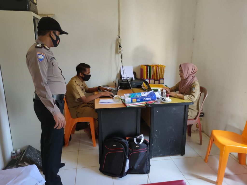 BHABINKAMTIBMAS SAMBANG DAN SOSIALISASI GUNAKAN MASKER