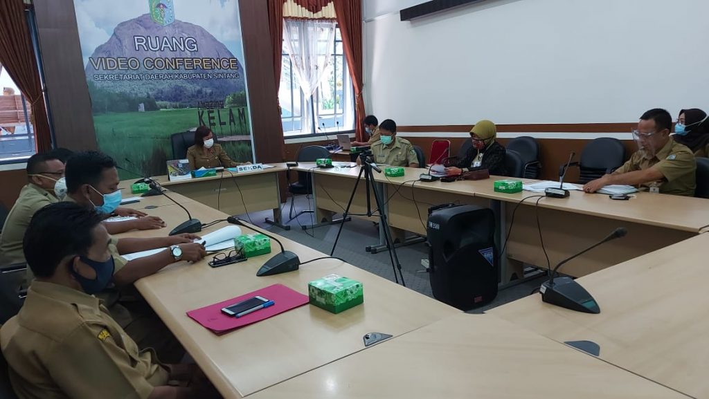 HADAPI PILKADA, SEKDA SINTANG INGATKAN ASN NETRAL DAN HATI-HATI TEMPATKAN TANGAN SAAT FOTO