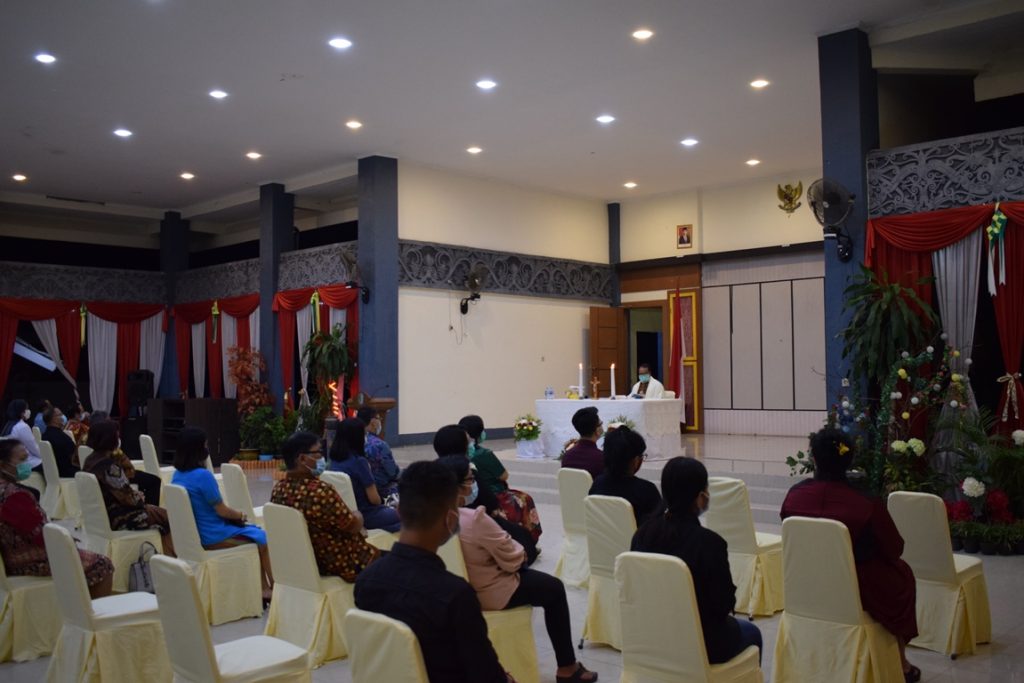 Pjs Bupati Sintang Minta Dukungan Gereja Katolik Untuk Putus Mata Rantai Covid-19 1