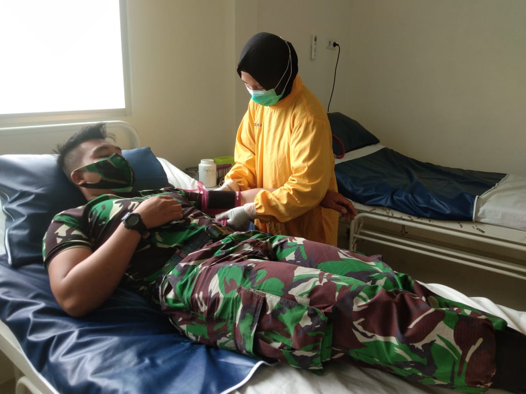 Demi Kemanusiaan, Anggota Kodim Sintang Donorkan Darahnya di Tengah Pandemi2