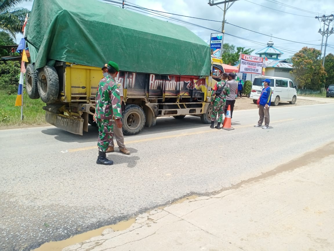 Posko Pengawasan Terpadu Laksanakan Cek Point Keluar Masuk Kendaraan2